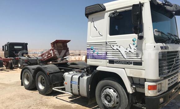 Acheter Import Utilitaire Volvo FL Blanc à Chingola, Zambie Acheter Import Utilitaire Volvo FL Blanc à Chingola, Zambie
