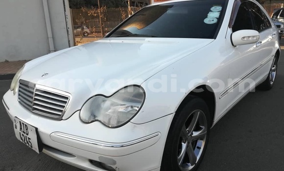 Acheter Occasion Voiture Mercedes‒Benz C–Class Blanc à Lusaka, Zambie Acheter Occasion Voiture Mercedes‒Benz C–Class Blanc à Lusaka, Zambie