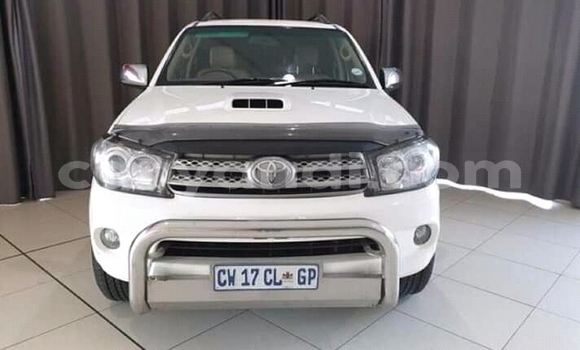 Acheter Occasion Voiture Toyota Fortuner Blanc à Livingstone, Zambie Acheter Occasion Voiture Toyota Fortuner Blanc à Livingstone, Zambie