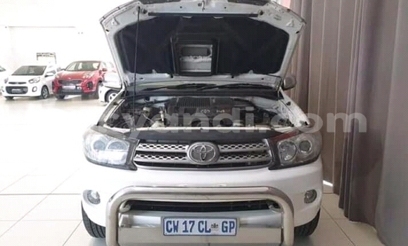 Acheter Occasion Voiture Toyota Fortuner Blanc à Livingstone, Zambie Acheter Occasion Voiture Toyota Fortuner Blanc à Livingstone, Zambie