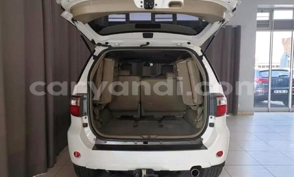 Acheter Occasion Voiture Toyota Fortuner Blanc à Livingstone, Zambie Acheter Occasion Voiture Toyota Fortuner Blanc à Livingstone, Zambie