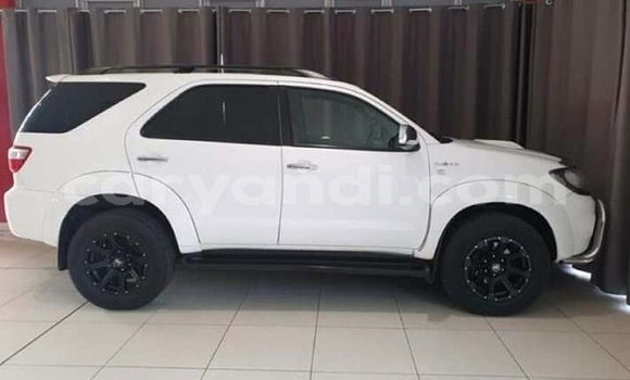 Acheter Occasion Voiture Toyota Fortuner Blanc à Livingstone, Zambie Acheter Occasion Voiture Toyota Fortuner Blanc à Livingstone, Zambie
