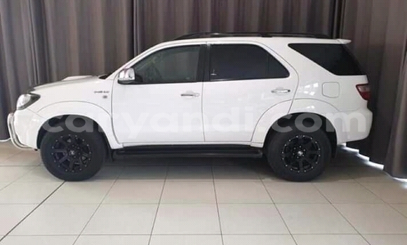 Acheter Occasion Voiture Toyota Fortuner Blanc à Livingstone, Zambie Acheter Occasion Voiture Toyota Fortuner Blanc à Livingstone, Zambie