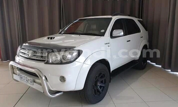 Acheter Occasion Voiture Toyota Fortuner Blanc à Livingstone, Zambie Acheter Occasion Voiture Toyota Fortuner Blanc à Livingstone, Zambie