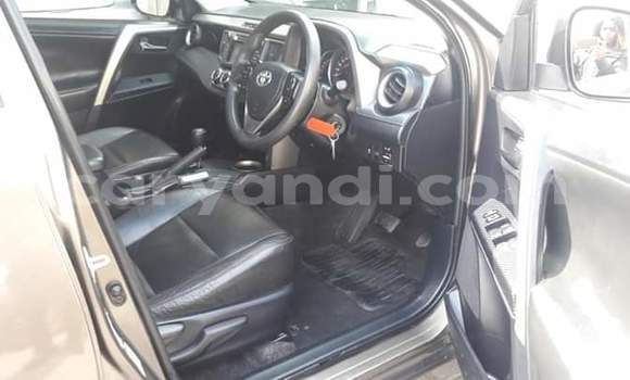 Acheter Occasion Voiture Toyota RAV4 Marron à Livingstone, Zambie Acheter Occasion Voiture Toyota RAV4 Marron à Livingstone, Zambie