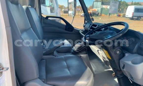 Nunua Ilio tumika Hino 300 Series Nyeupe Lori ndani ya Livingstone nchini Zambia Nunua Ilio tumika Hino 300 Series Nyeupe Lori ndani ya Livingstone nchini Zambia