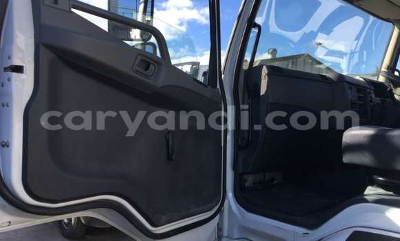 Nunua Ilio tumika Mitsubishi Fuso Nyeupe Lori ndani ya Chingola nchini Zambia Nunua Ilio tumika Mitsubishi Fuso Nyeupe Lori ndani ya Chingola nchini Zambia