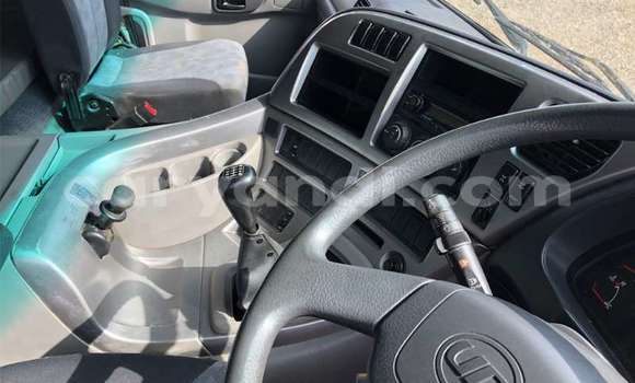 Nunua Ilio tumika Nissan UD Nyeupe Lori ndani ya Livingstone nchini Zambia Nunua Ilio tumika Nissan UD Nyeupe Lori ndani ya Livingstone nchini Zambia