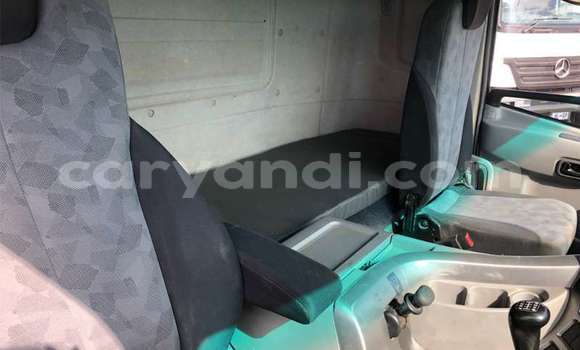 Nunua Ilio tumika Nissan UD Nyeupe Lori ndani ya Livingstone nchini Zambia Nunua Ilio tumika Nissan UD Nyeupe Lori ndani ya Livingstone nchini Zambia