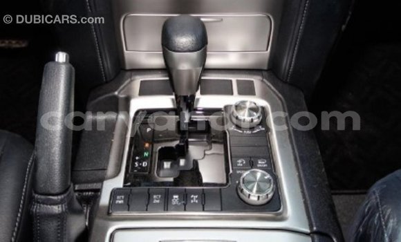 Tenga Imported Toyota Land Cruiser Chena Mota in Import - Dubai in Zambia Tenga Imported Toyota Land Cruiser Chena Mota in Import - Dubai in Zambia