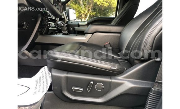 Acheter Import Voiture Ford Club Wagon Blanc à Import - Dubai, Zambie Acheter Import Voiture Ford Club Wagon Blanc à Import - Dubai, Zambie