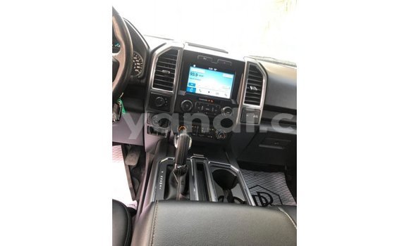 Acheter Import Voiture Ford Club Wagon Blanc à Import - Dubai, Zambie Acheter Import Voiture Ford Club Wagon Blanc à Import - Dubai, Zambie