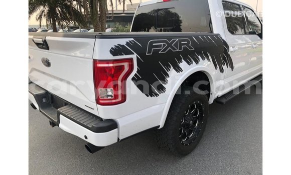 Acheter Import Voiture Ford Club Wagon Blanc à Import - Dubai, Zambie Acheter Import Voiture Ford Club Wagon Blanc à Import - Dubai, Zambie