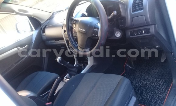 Nunua Ilio tumika Isuzu KB Nyeupe Gari ndani ya Livingstone nchini Zambia Nunua Ilio tumika Isuzu KB Nyeupe Gari ndani ya Livingstone nchini Zambia