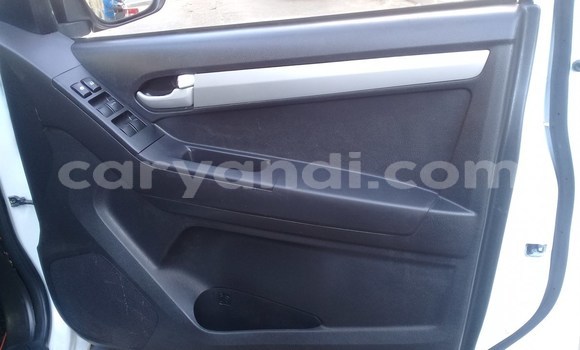 Nunua Ilio tumika Isuzu KB Nyeupe Gari ndani ya Livingstone nchini Zambia Nunua Ilio tumika Isuzu KB Nyeupe Gari ndani ya Livingstone nchini Zambia