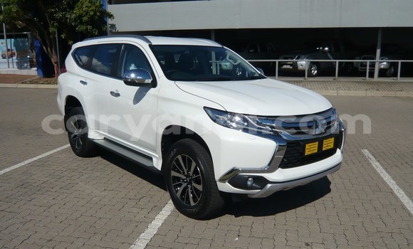 Nunua Ilio tumika Mitsubishi Pajero Nyeupe Gari ndani ya Livingstone nchini Zambia Nunua Ilio tumika Mitsubishi Pajero Nyeupe Gari ndani ya Livingstone nchini Zambia