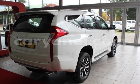 Nunua Ilio tumika Mitsubishi Pajero Nyeupe Gari ndani ya Livingstone nchini Zambia Nunua Ilio tumika Mitsubishi Pajero Nyeupe Gari ndani ya Livingstone nchini Zambia