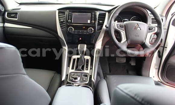 Nunua Ilio tumika Mitsubishi Pajero Nyeupe Gari ndani ya Livingstone nchini Zambia Nunua Ilio tumika Mitsubishi Pajero Nyeupe Gari ndani ya Livingstone nchini Zambia