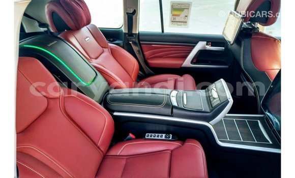 Acheter Import Voiture Toyota Land Cruiser Noir à Import - Dubai, Zambie Acheter Import Voiture Toyota Land Cruiser Noir à Import - Dubai, Zambie
