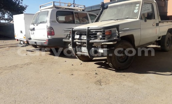 Acheter Occasion Voiture Toyota Land Cruiser Blanc à Lusaka, Zambie Acheter Occasion Voiture Toyota Land Cruiser Blanc à Lusaka, Zambie