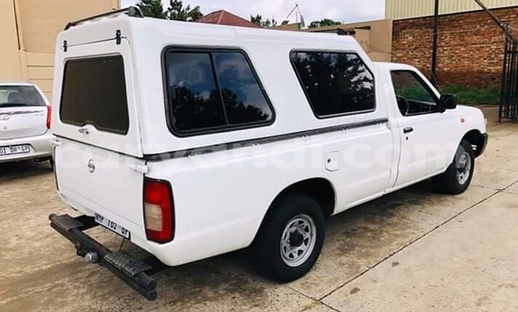 Acheter Occasion Voiture Nissan Hardbody Blanc à Livingstone, Zambie Acheter Occasion Voiture Nissan Hardbody Blanc à Livingstone, Zambie