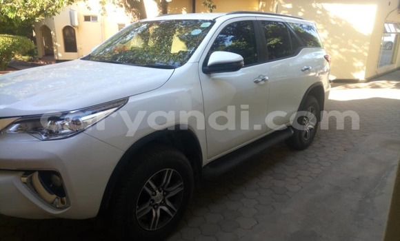 Acheter Occasion Voiture Toyota Fortuner Blanc à Lusaka, Zambie Acheter Occasion Voiture Toyota Fortuner Blanc à Lusaka, Zambie