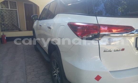 Acheter Occasion Voiture Toyota Fortuner Blanc à Lusaka, Zambie Acheter Occasion Voiture Toyota Fortuner Blanc à Lusaka, Zambie