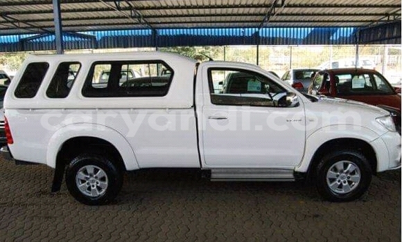 Acheter Occasion Voiture Toyota Hilux Blanc à Lusaka, Zambie Acheter Occasion Voiture Toyota Hilux Blanc à Lusaka, Zambie
