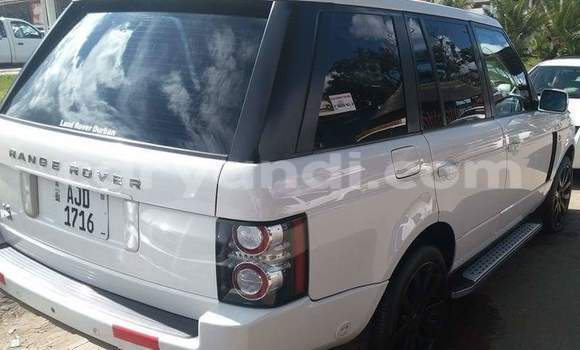 Buy Used Land Rover Range Rover Vogue White Car in Chingola in Zambia