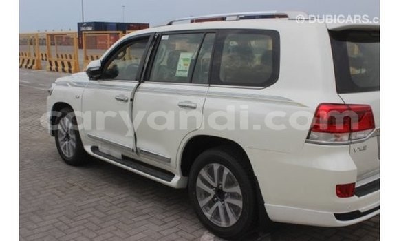 Tenga Imported Toyota Land Cruiser Chena Mota in Import - Dubai in Zambia Tenga Imported Toyota Land Cruiser Chena Mota in Import - Dubai in Zambia