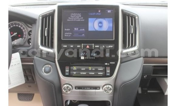 Tenga Imported Toyota Land Cruiser Chena Mota in Import - Dubai in Zambia Tenga Imported Toyota Land Cruiser Chena Mota in Import - Dubai in Zambia