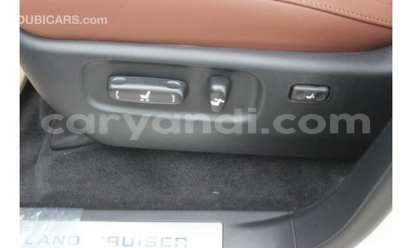 Tenga Imported Toyota Land Cruiser Chena Mota in Import - Dubai in Zambia Tenga Imported Toyota Land Cruiser Chena Mota in Import - Dubai in Zambia