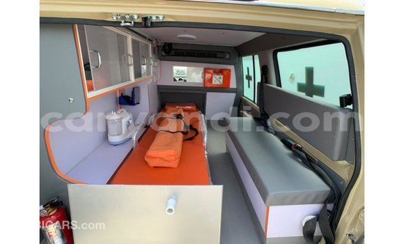 Tenga Imported Toyota Land Cruiser Beige Mota in Import - Dubai in Zambia Tenga Imported Toyota Land Cruiser Beige Mota in Import - Dubai in Zambia