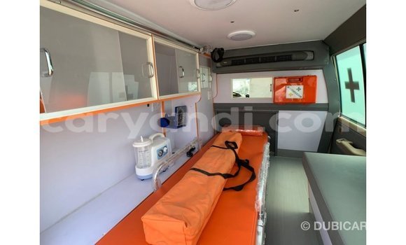 Tenga Imported Toyota Land Cruiser Beige Mota in Import - Dubai in Zambia Tenga Imported Toyota Land Cruiser Beige Mota in Import - Dubai in Zambia