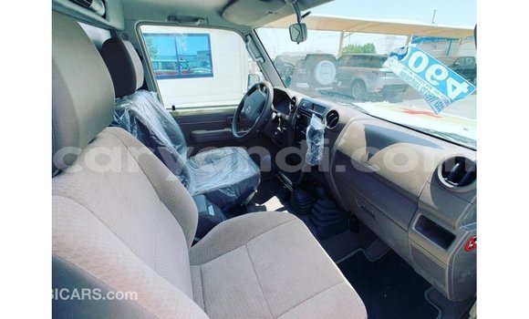 Tenga Imported Toyota Land Cruiser Beige Mota in Import - Dubai in Zambia Tenga Imported Toyota Land Cruiser Beige Mota in Import - Dubai in Zambia