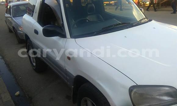 Nunua Ilio tumika Toyota RAV4 Nyeupe Gari ndani ya Chipata nchini Zambia Nunua Ilio tumika Toyota RAV4 Nyeupe Gari ndani ya Chipata nchini Zambia