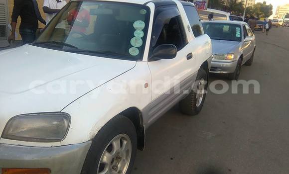 Nunua Ilio tumika Toyota RAV4 Nyeupe Gari ndani ya Chipata nchini Zambia Nunua Ilio tumika Toyota RAV4 Nyeupe Gari ndani ya Chipata nchini Zambia