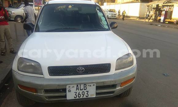 Nunua Ilio tumika Toyota RAV4 Nyeupe Gari ndani ya Chipata nchini Zambia Nunua Ilio tumika Toyota RAV4 Nyeupe Gari ndani ya Chipata nchini Zambia