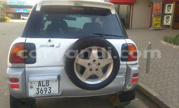 Nunua Ilio tumika Toyota RAV4 Nyeupe Gari ndani ya Chipata nchini Zambia Nunua Ilio tumika Toyota RAV4 Nyeupe Gari ndani ya Chipata nchini Zambia