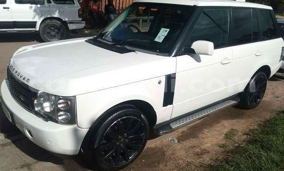 Acheter Occasion Voiture Land Rover Range Rover Vogue Blanc à Chingola, Zambie Acheter Occasion Voiture Land Rover Range Rover Vogue Blanc à Chingola, Zambie