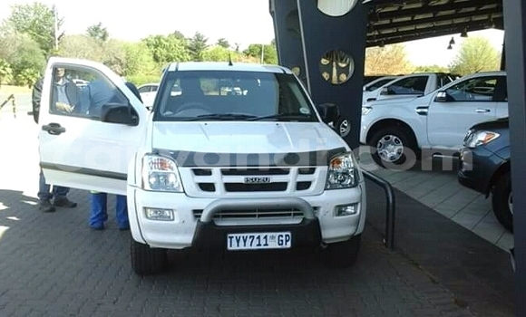 Acheter Occasion Voiture Isuzu KB Blanc à Lusaka, Zambie Acheter Occasion Voiture Isuzu KB Blanc à Lusaka, Zambie
