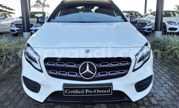 Tenga Tsaru Mercedes‒Benz 200 Chena Mota in Livingstone in Zambia Tenga Tsaru Mercedes‒Benz 200 Chena Mota in Livingstone in Zambia