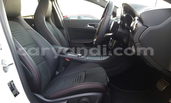 Tenga Tsaru Mercedes‒Benz 200 Chena Mota in Livingstone in Zambia Tenga Tsaru Mercedes‒Benz 200 Chena Mota in Livingstone in Zambia