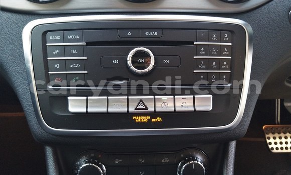 Tenga Tsaru Mercedes‒Benz 200 Chena Mota in Livingstone in Zambia Tenga Tsaru Mercedes‒Benz 200 Chena Mota in Livingstone in Zambia