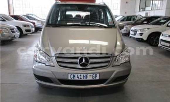 Tenga Tsaru Mercedes‒Benz Viano Sirivha Mota in Livingstone in Zambia Tenga Tsaru Mercedes‒Benz Viano Sirivha Mota in Livingstone in Zambia