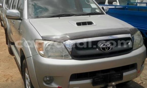 Nunua Ilio tumika Toyota Hilux Fedha Gari ndani ya Chipata nchini Zambia Nunua Ilio tumika Toyota Hilux Fedha Gari ndani ya Chipata nchini Zambia