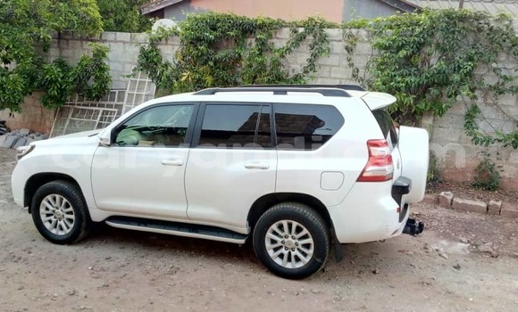 Acheter Occasion Voiture Toyota Land Cruiser Prado Blanc à Lusaka, Zambie Acheter Occasion Voiture Toyota Land Cruiser Prado Blanc à Lusaka, Zambie