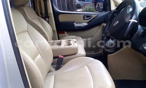 Acheter Occasion Voiture Hyundai H1 Blanc à Livingstone, Zambie Acheter Occasion Voiture Hyundai H1 Blanc à Livingstone, Zambie