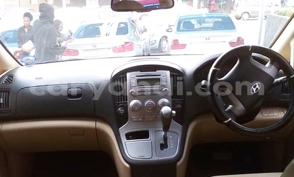 Acheter Occasion Voiture Hyundai H1 Blanc à Livingstone, Zambie Acheter Occasion Voiture Hyundai H1 Blanc à Livingstone, Zambie