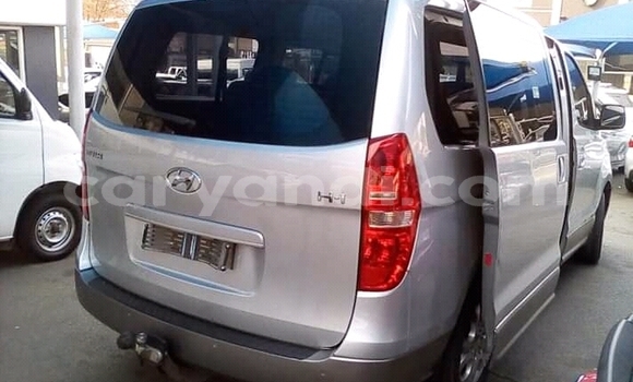 Acheter Occasion Voiture Hyundai H1 Blanc à Livingstone, Zambie Acheter Occasion Voiture Hyundai H1 Blanc à Livingstone, Zambie